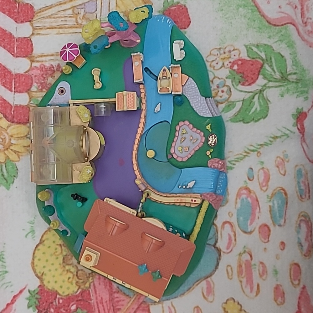 Vintage 1996 Polly Pocket Magical Movin Pollyville
